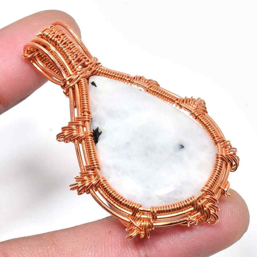 Nature’s Whisper – White Agate Copper Pendant