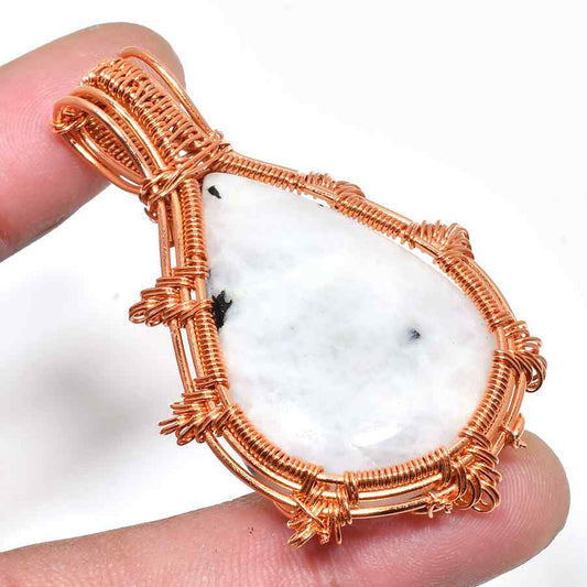 Nature’s Whisper – White Agate Copper Pendant