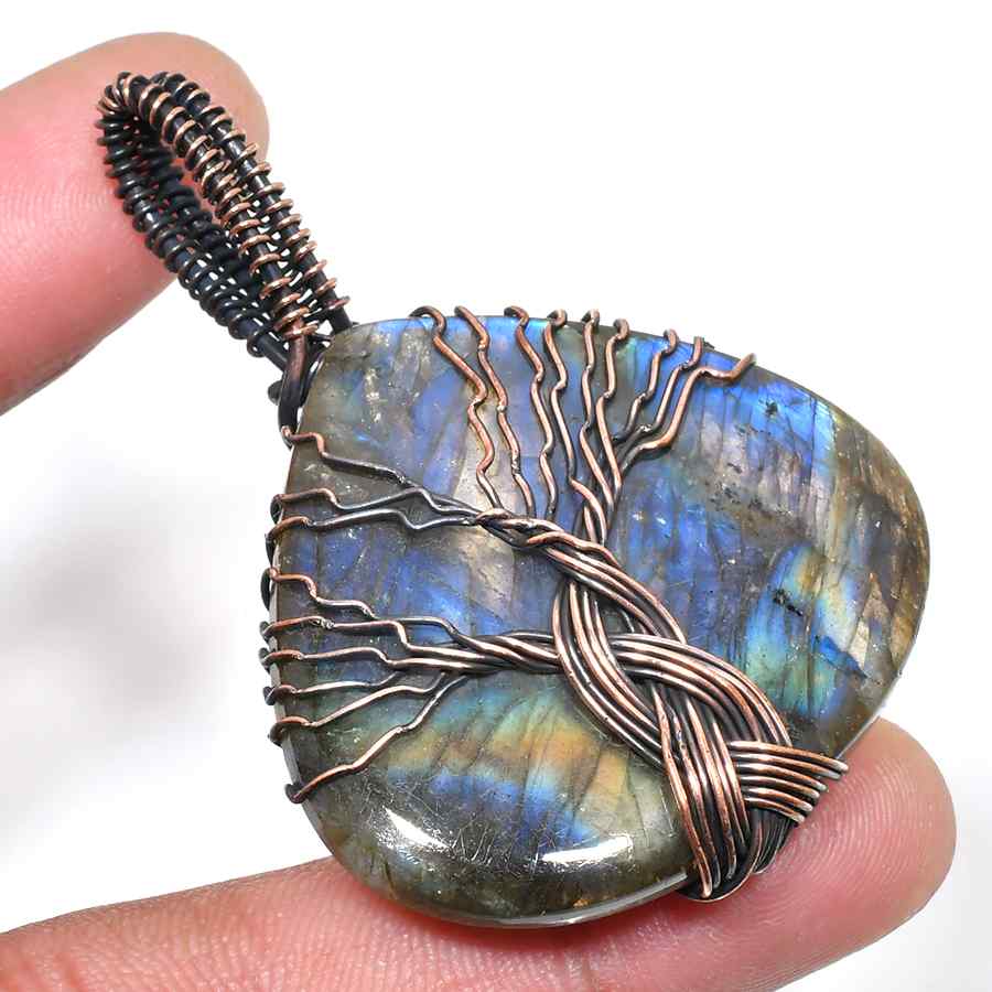Celestial Wanderer – Labradorite Copper Pendant