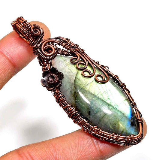 Celestial Veil – Labradorite Copper Pendant