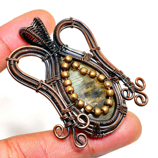 Aurora’s Embrace – Labradorite & Oxidized Copper Pendant