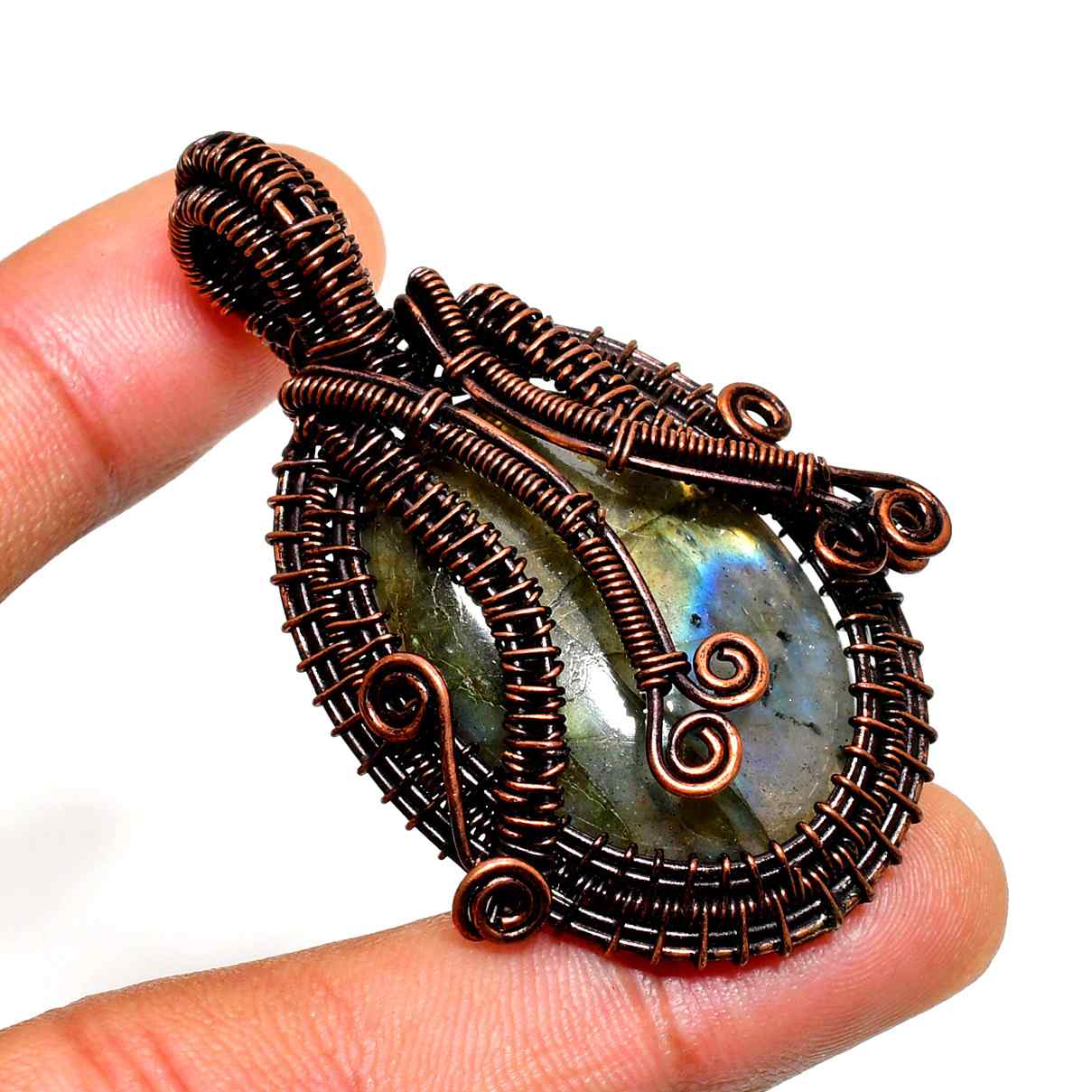Luminous Labyrinth – Labradorite Copper Pendant