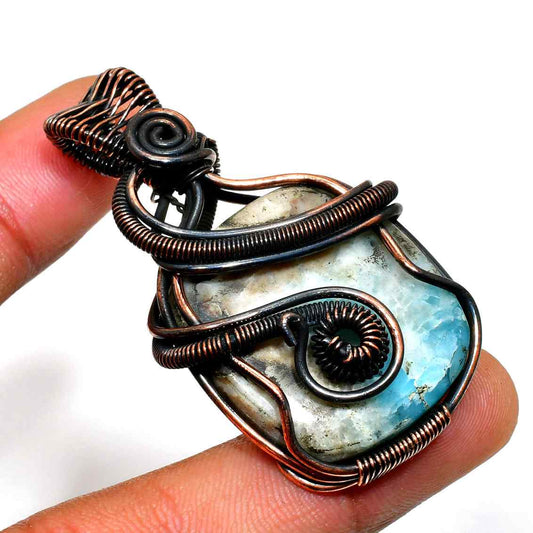 Aria’s Aura – Labradorite Copper Pendant