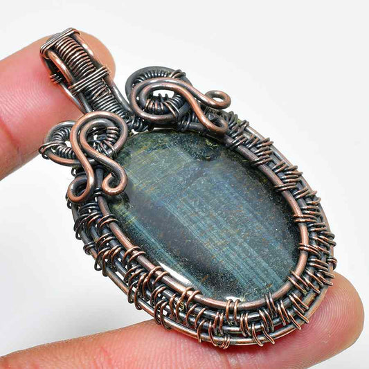 Aurora’s Veil – Labradorite Copper Pendant