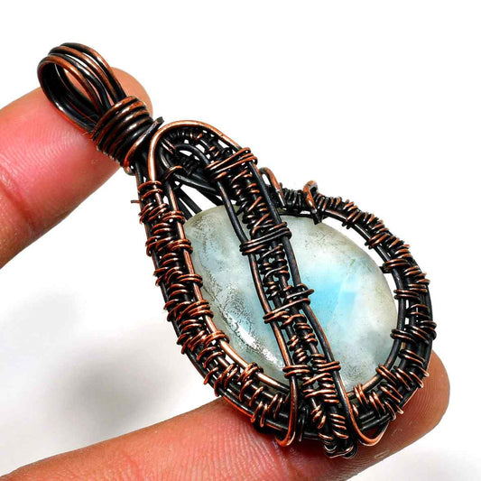 Aurora’s Gleam – Labradorite Copper Pendant