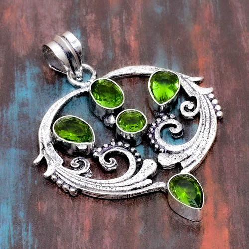 Verdant Bloom – Peridot & Silver Filigree Pendant