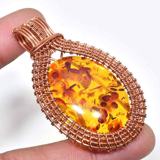 Sunlit Ember – Rose Gold Amber Pendant