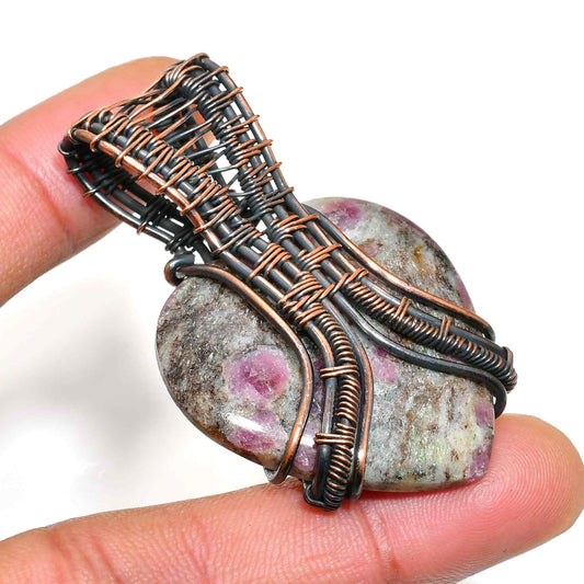 Ezra’s Veil – Mystic Amethyst Copper Pendant