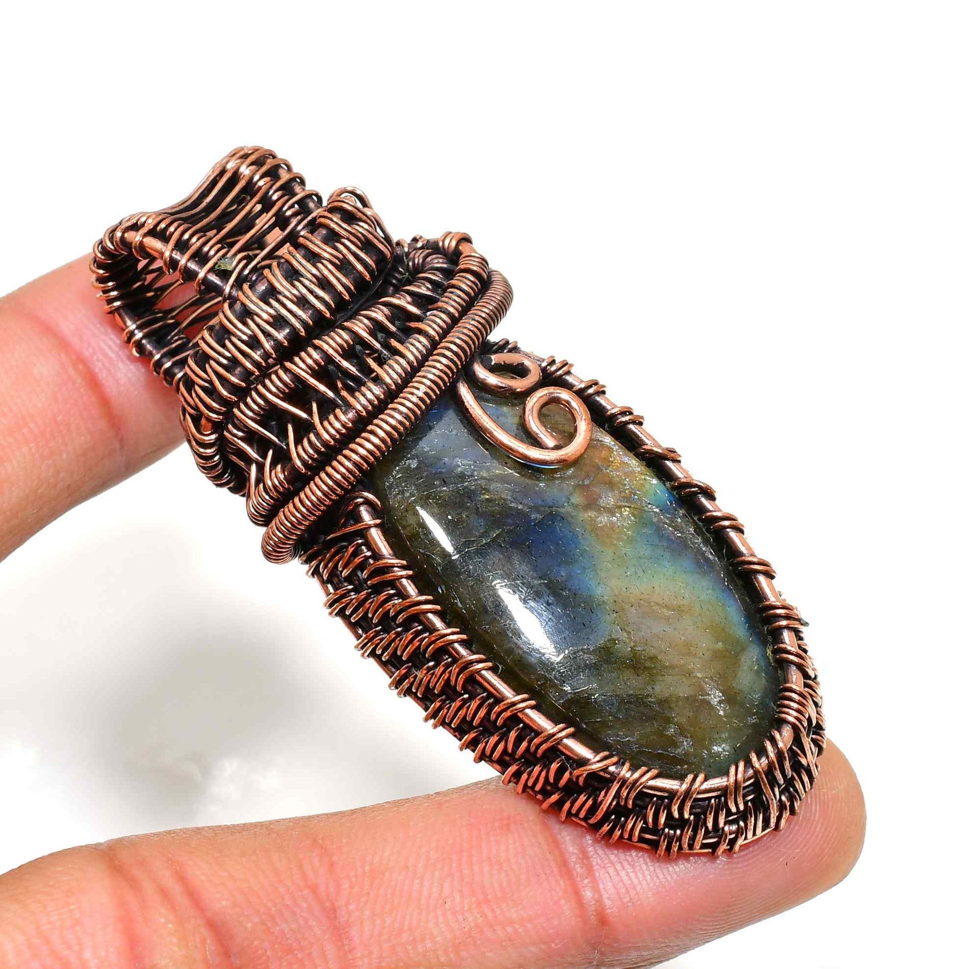 Selene’s Dusk – Labradorite Copper Pendant