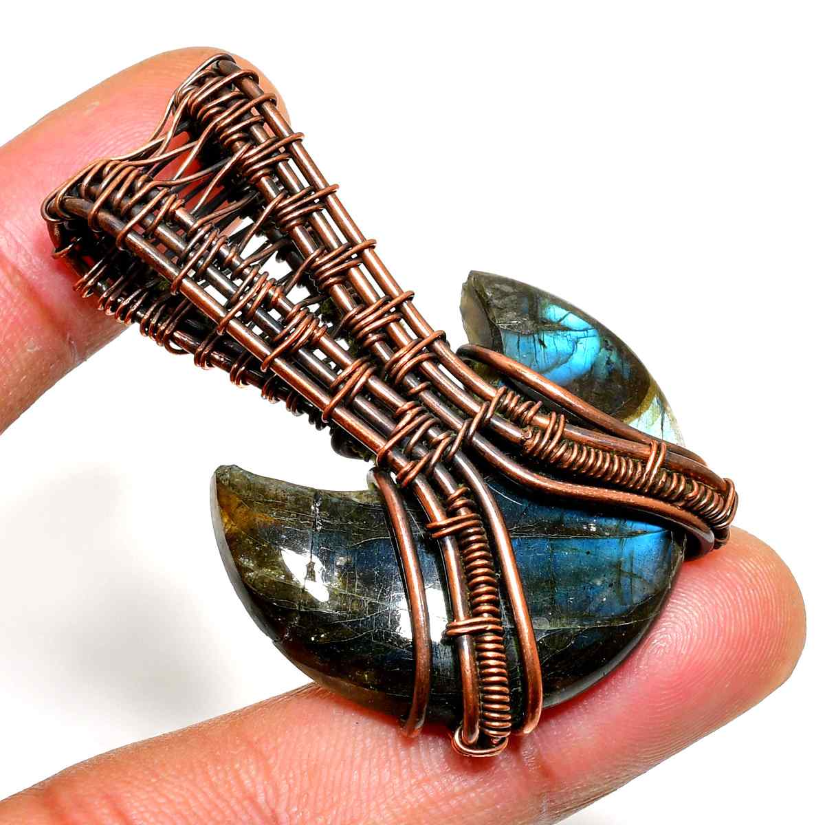 Aurora’s Radiance – Labradorite Copper Pendant