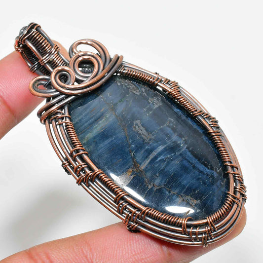 Cosmic Embrace – Labradorite Copper Pendant