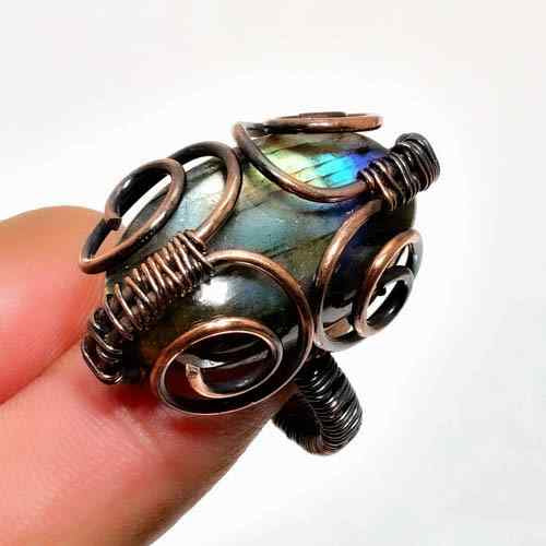 Aurora’s Spark – Antique Copper Labradorite Ring