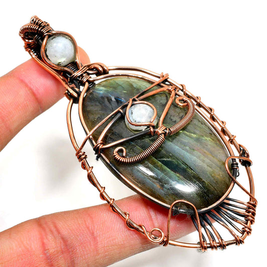 Celestial Dream – Labradorite Copper Pendant
