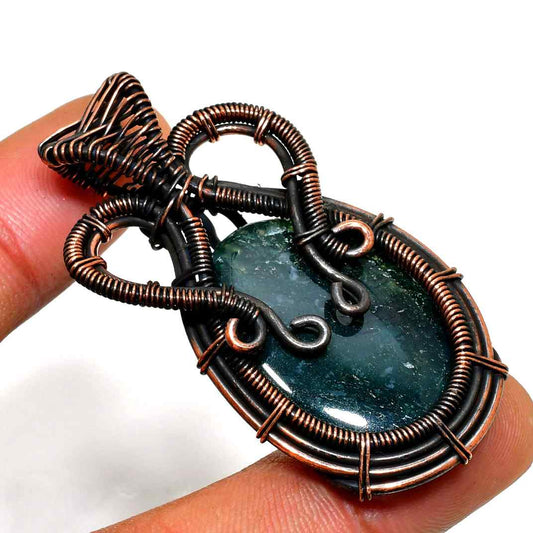 Verdant Embrace – Green Gemstone Copper Pendant