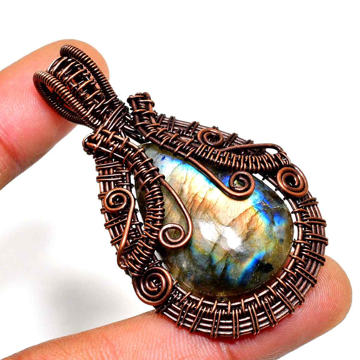 Luna’s Lumina – Labradorite Copper Pendant