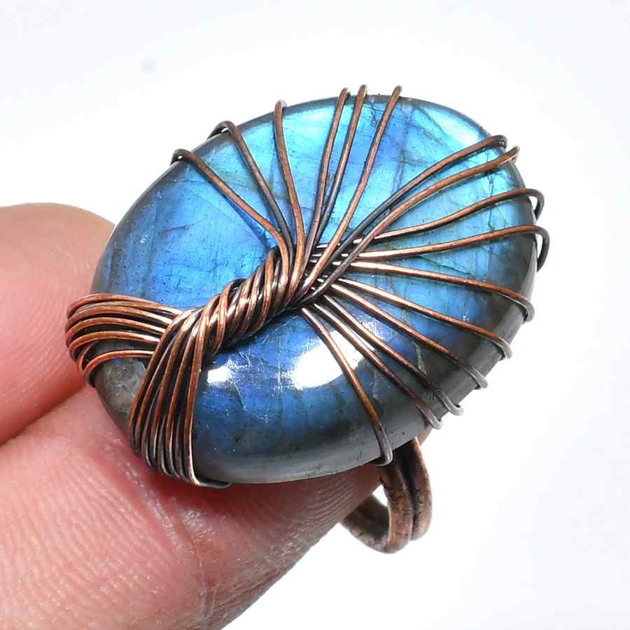 Aurora’s Veil – Labradorite Copper Ring