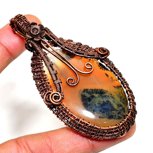 Gaia’s Embrace – Agate Copper Pendant