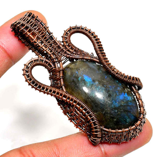 Selene’s Beacon – Labradorite Copper Pendant