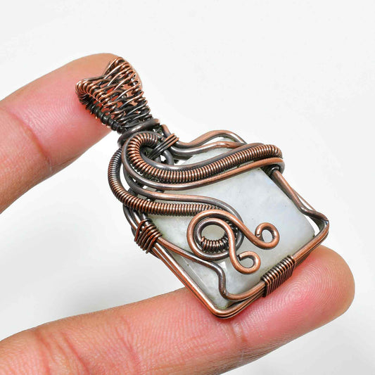Serenity’s Embrace – Amethyst Copper Pendant