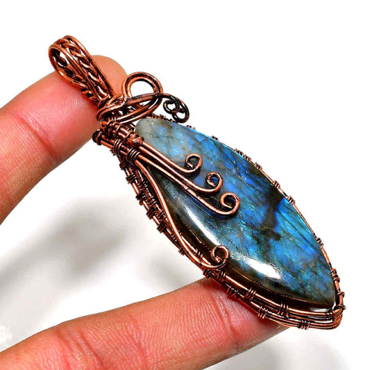 Celestial Embrace – Labradorite & Copper Pendant