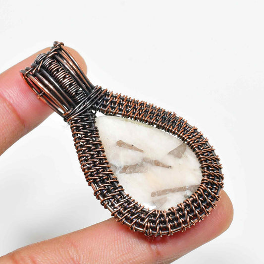 Serenity Glow – Copper-Wrapped Quartz Pendant