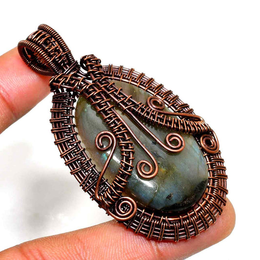 Arcane Labyrinth – Labradorite Copper Pendant