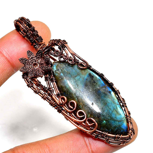 Astral Whisper – Labradorite Copper Pendant