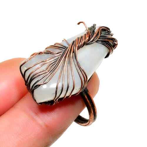 Luna’s Whisper – Copper-Wrapped Moonstone Ring