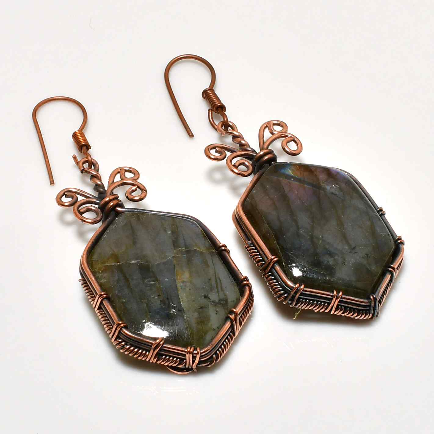 Aurora’s Glimmer – Copper-Wrapped Labradorite Earrings