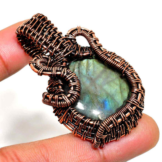 Aurora’s Edge – Labradorite Copper Pendant