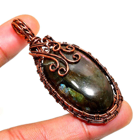 Aurora’s Guardian – Labradorite Copper Pendant