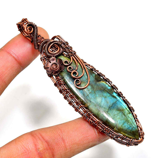 Enchanted Labyrinth – Labradorite & Copper Wire Pendant