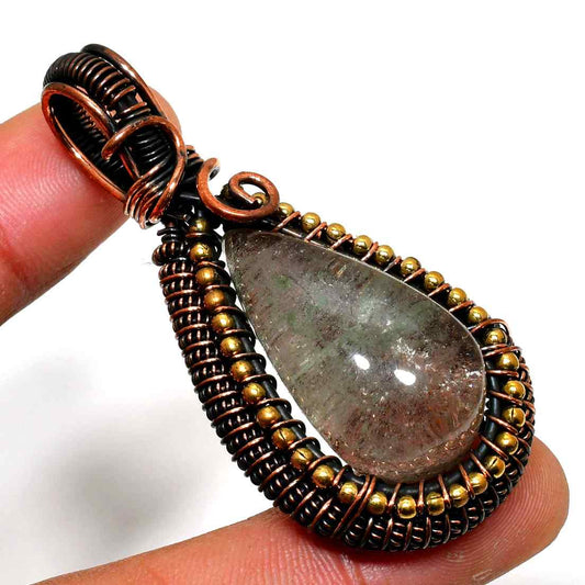 Aurora’s Embrace – Labradorite Copper Pendant