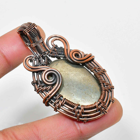 Aurora’s Embrace – Labradorite & Copper Pendant