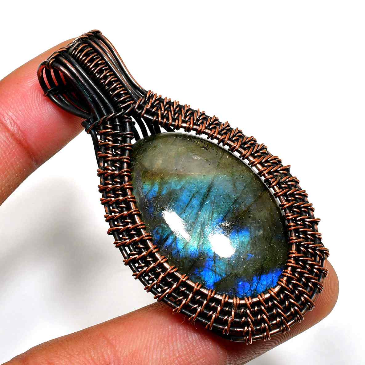 Mystic Embrace – Labradorite Copper Pendant