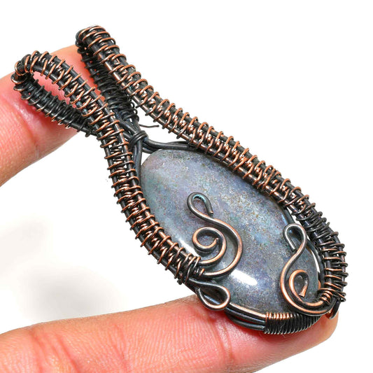 Serenity’s Embrace – Rose Quartz Copper Pendant