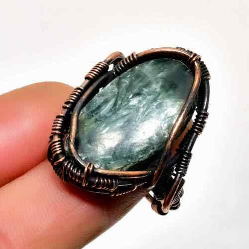 Ezra’s Veil – Labradorite & Copper Ring