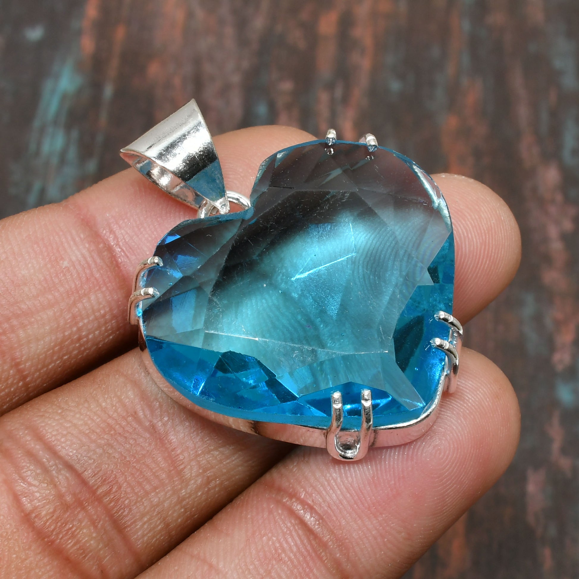 Azure Embrace – Heart-Shaped Blue Topaz Pendant