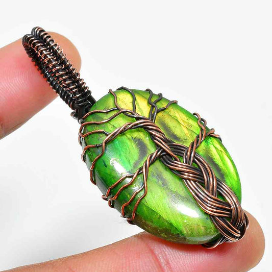 Ivy’s Embrace – Green Crystal Copper Pendant