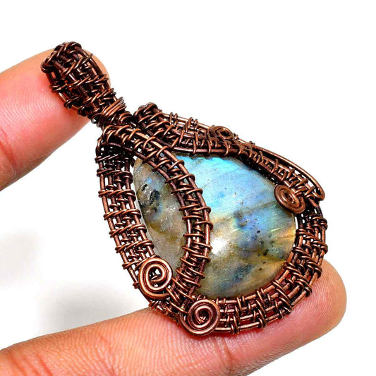 Selene’s Veil – Labradorite & Copper Pendant