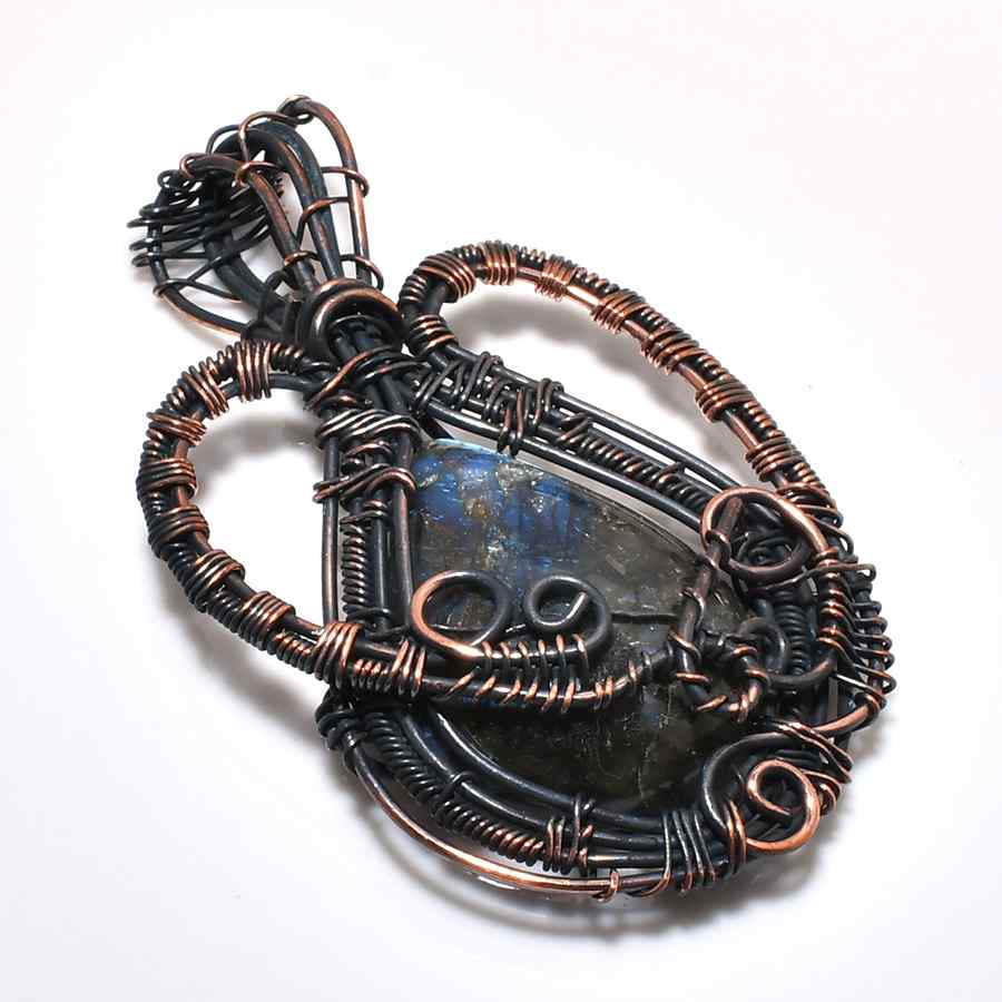 Celestial Haven – Labradorite Copper Wire Pendant