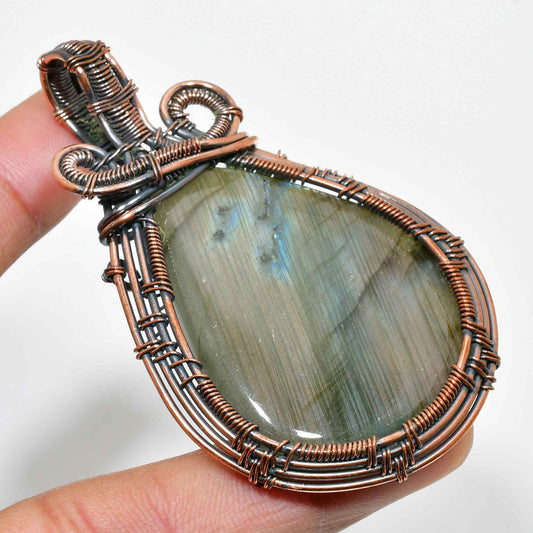 Selene’s Veil – Labradorite Copper Pendant