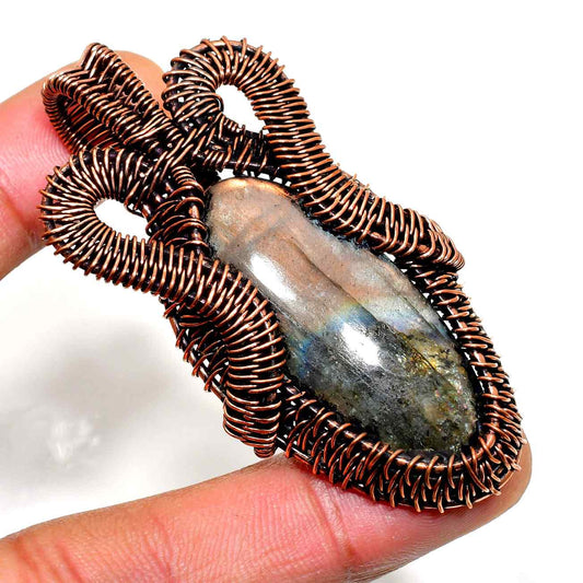 Selene’s Shard – Labradorite Copper Pendant