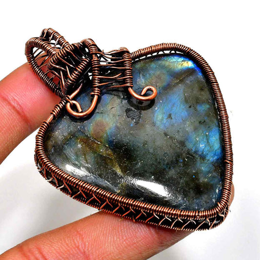 Selene’s Veil – Labradorite Copper Pendant