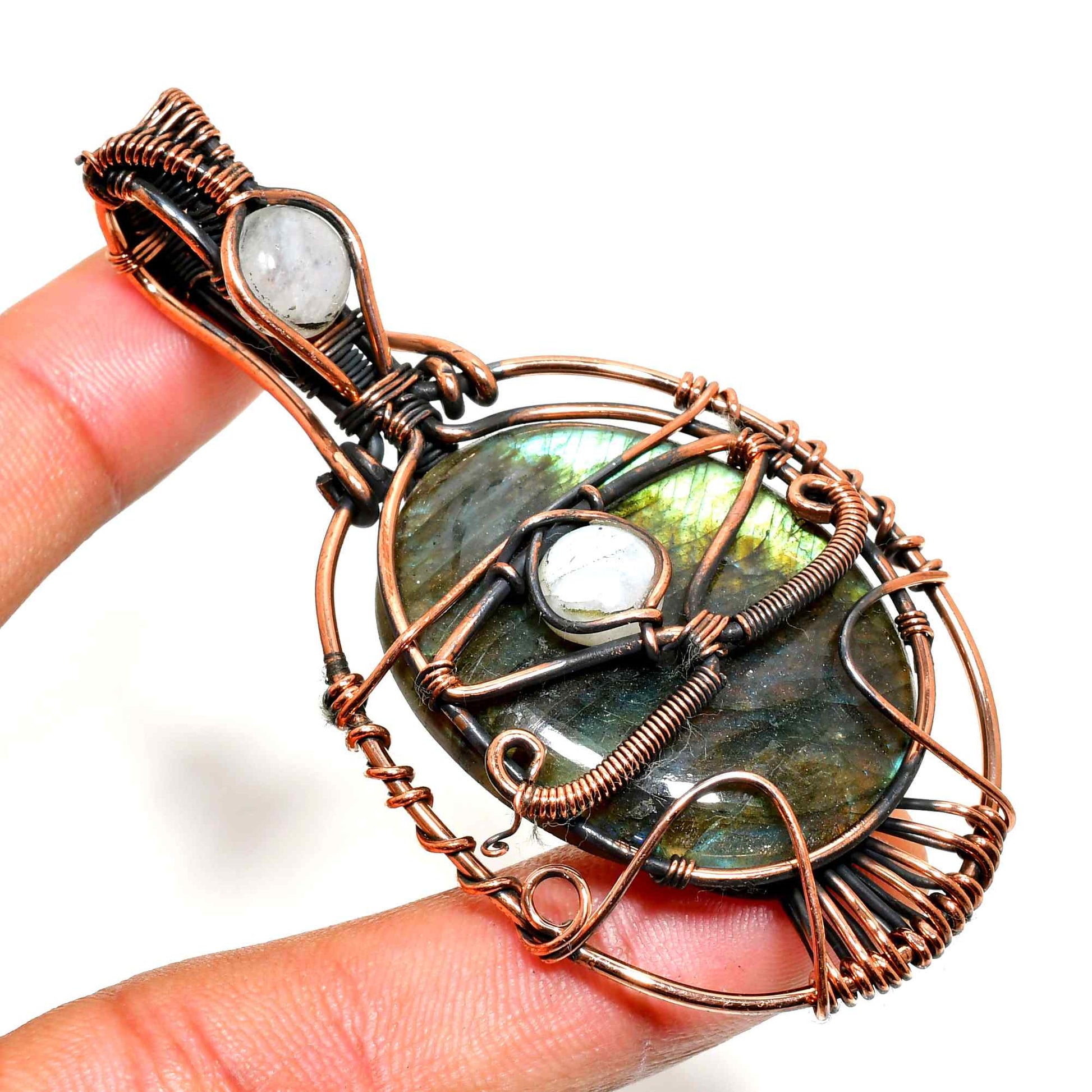 Luna’s Labyrinth – Labradorite Copper Pendant