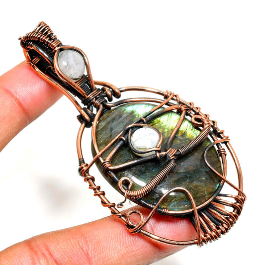 Luna’s Labyrinth – Labradorite Copper Pendant