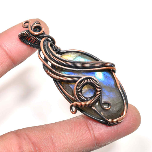 Elysian Reverie – Labradorite Copper Pendant