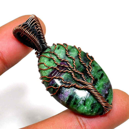 Emerald Harmony – Copper-Wrapped Green Stone Pendant
