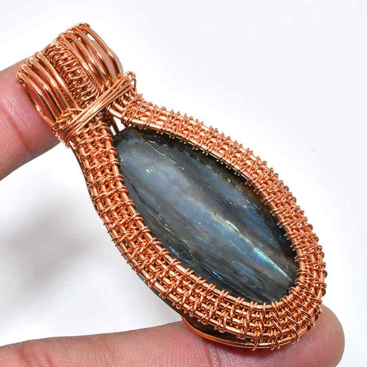 Aurora’s Prism – Labradorite Copper Pendant