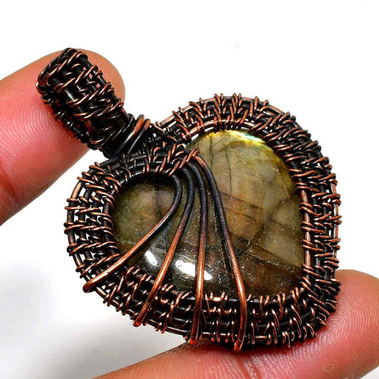 Luna’s Whisper – Labradorite Copper Pendant